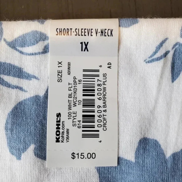 CROFT & BARROW | Essential V-Neck T-Shirt in White & Blue Floral sz 1X - Picture 6 of 8